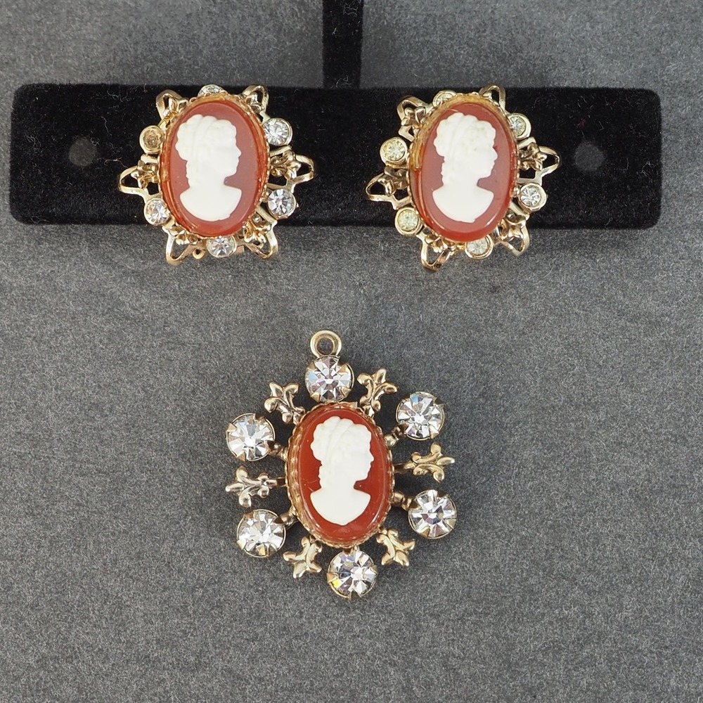 Vintage Cameo Pendant Earring Set Lady Profile Rhinestone Starburst Gold Tone